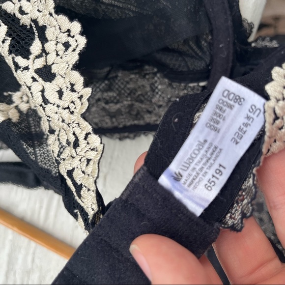 Wacoal Embrace Lace Underwire Bra Black White Floral size 38DD - Picture 4 of 4